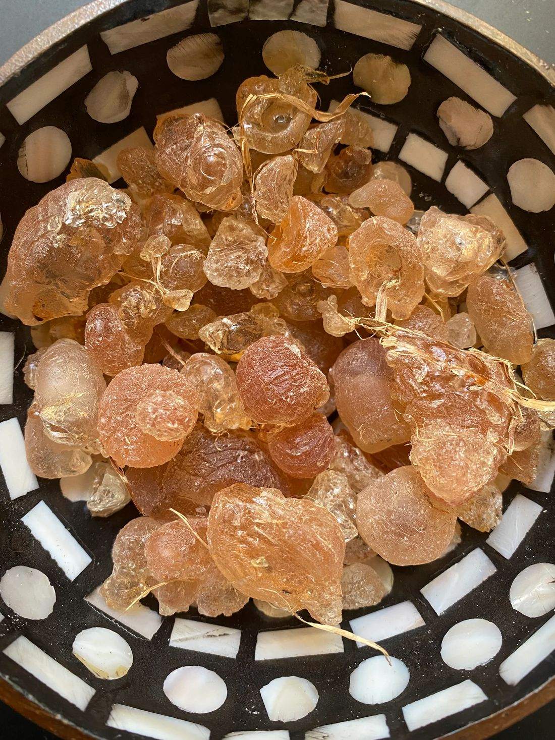 Raw gum arabic nodules